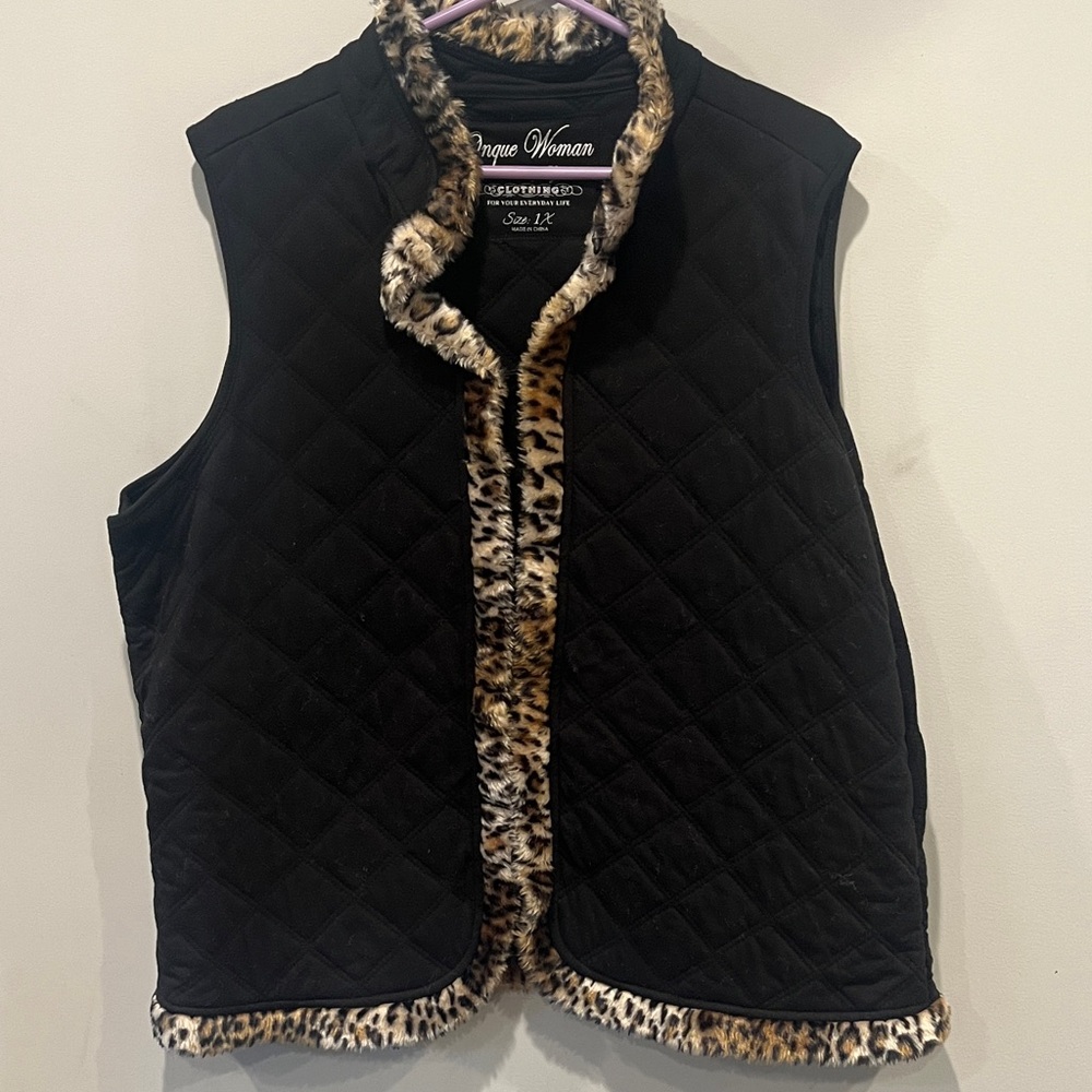 Onque Woman Black Quilted Vest with Faux Fur Animal Print Trim Women’s Size 1X - Picture 1 of 8